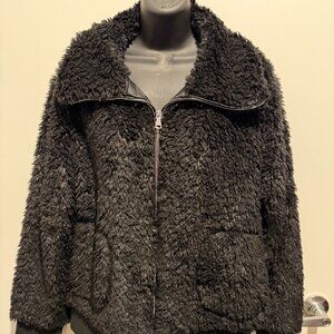 Urban Heritage Plush Jacket – Large – Soft Fuzzy Zip‑Up with Pockets